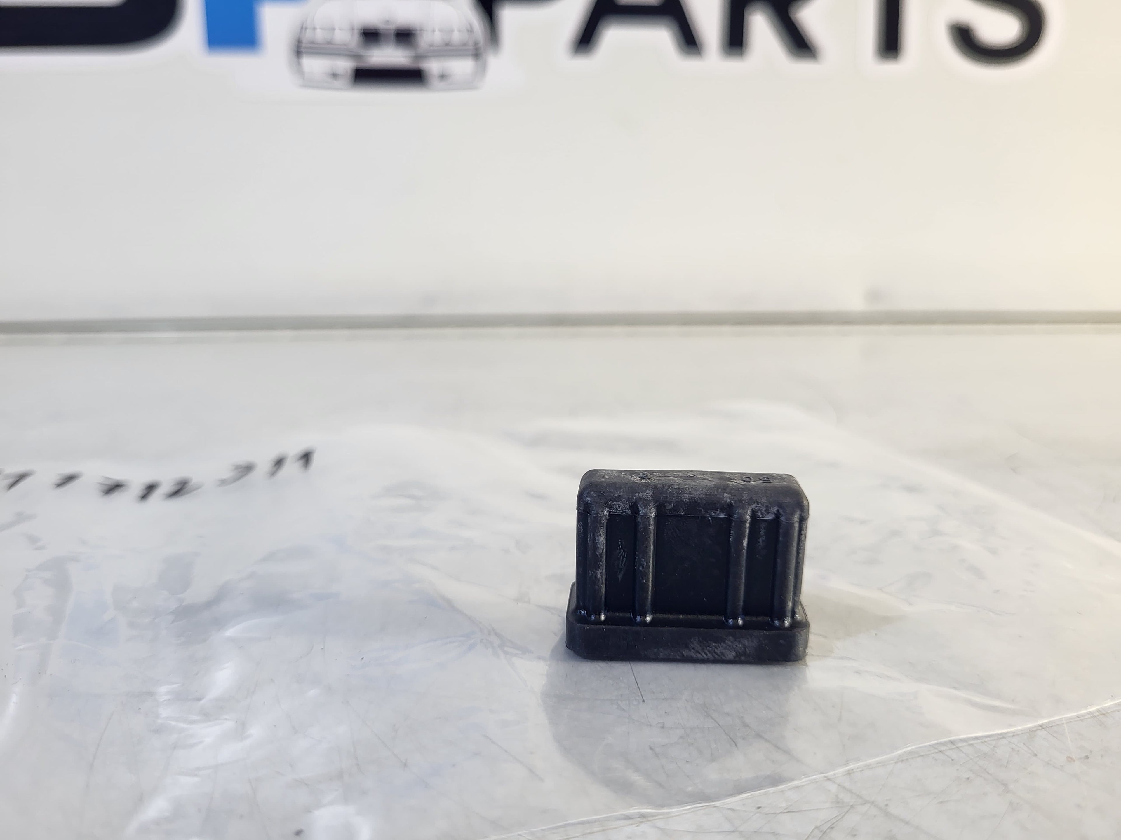 BMW Rubber Mounting 1PC 17111712911