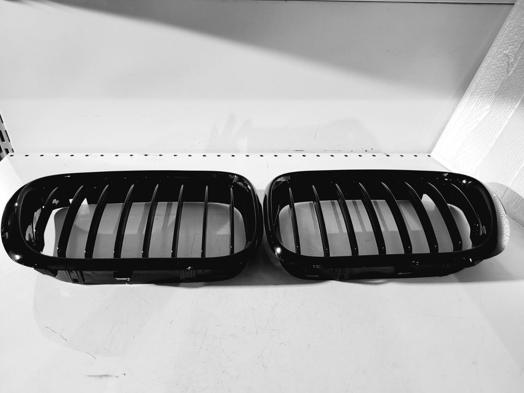 BMW X5 E53 front grille left,right, pre face-lift, gloss black 2000-2003,not OEM