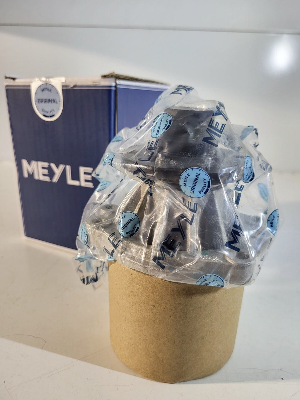 BMW E36 E46 E39 E60 E38 Waterpump (reinforced with alloy-wheel) 11517509985