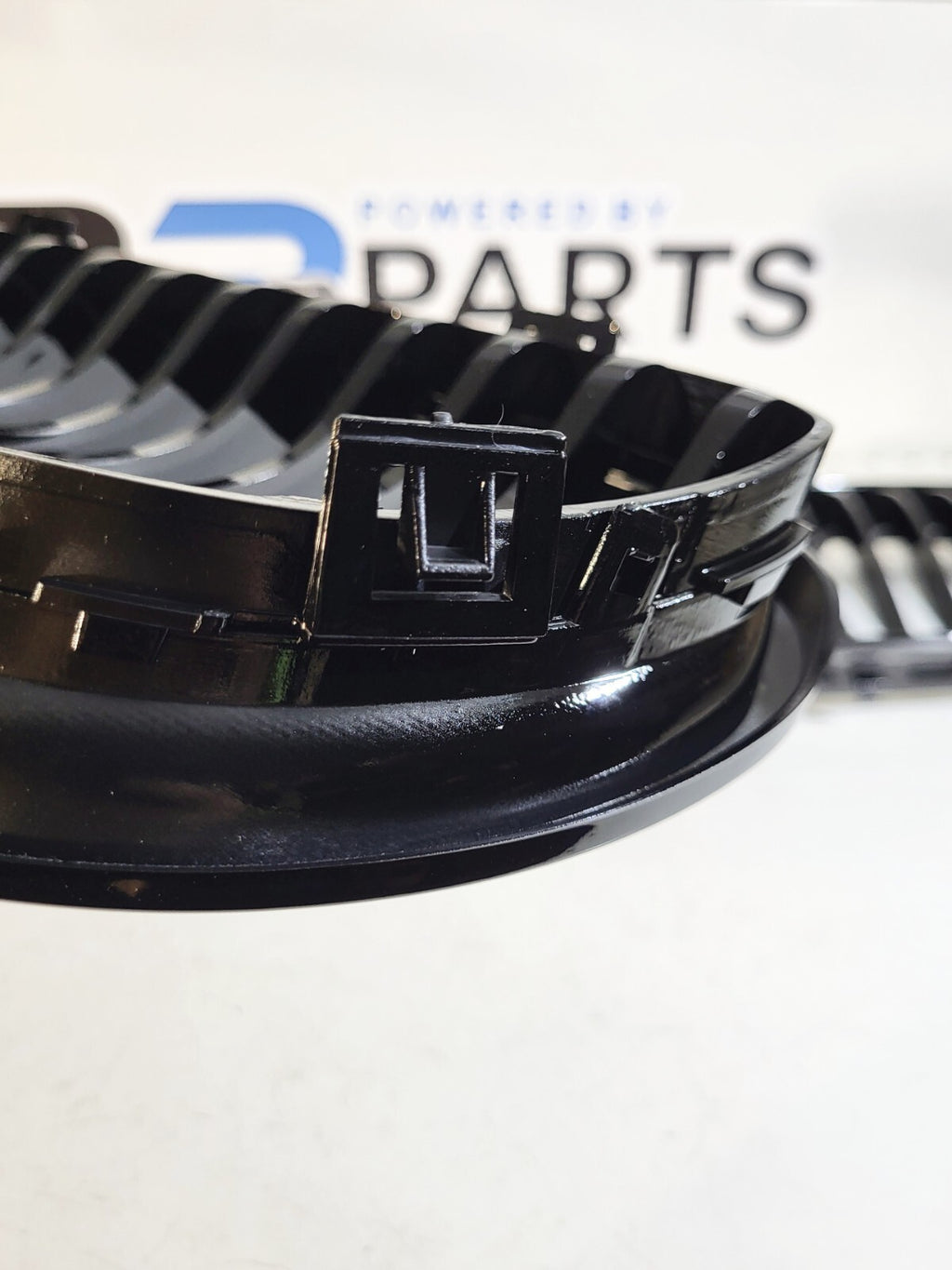 BMW E90LCI E91LCI Sedan Kidney set BLACK left, right 51137201969 51137201970
