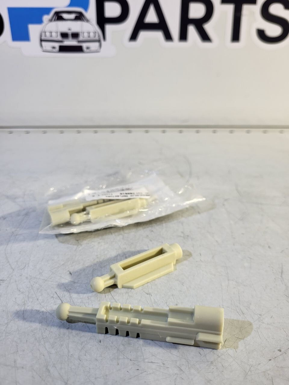 BMW E39 Pre-Facelift Headlight Adjusting element ROMIX 63120027924