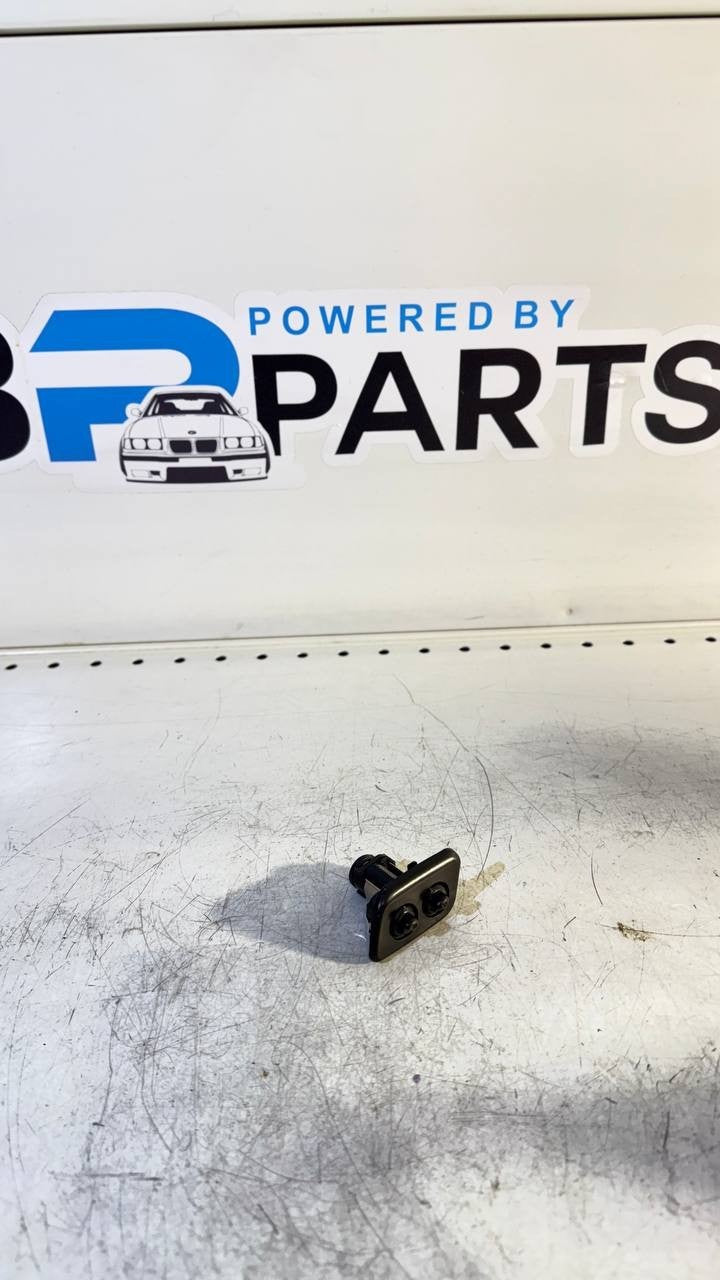 BMW E39 Spray Nozzle Left 61678360661 PBMWG024L