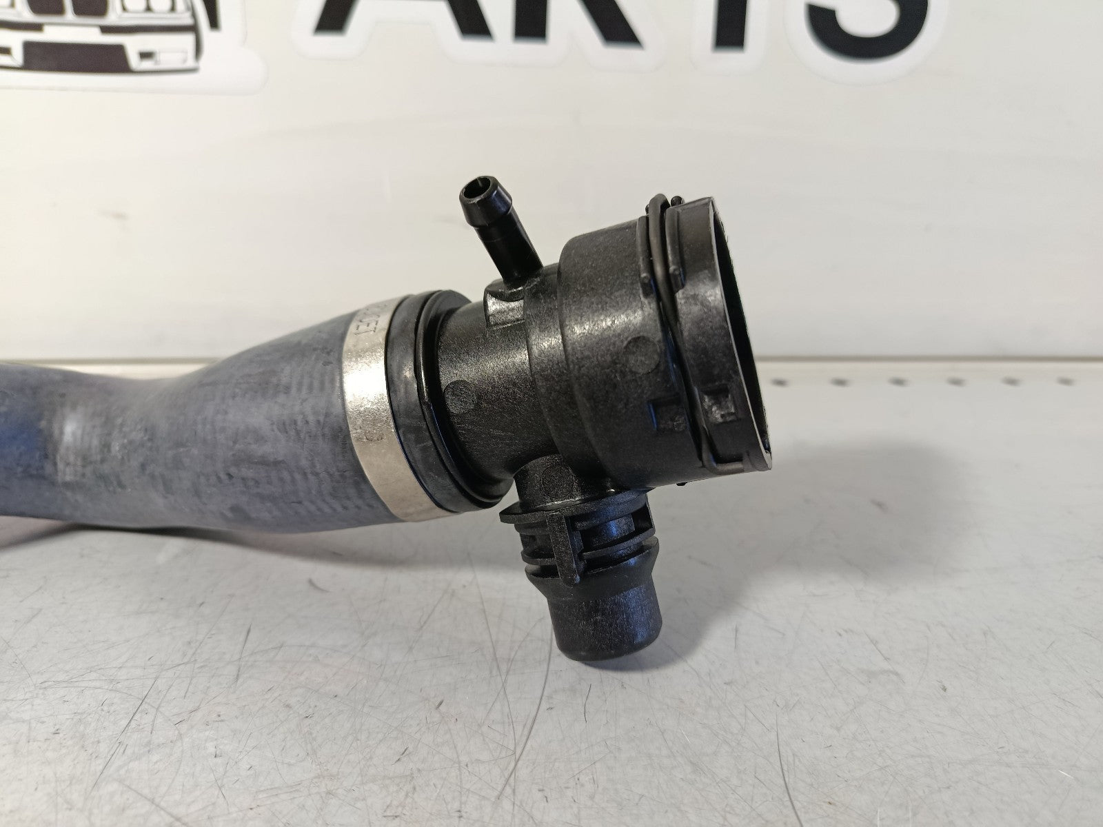 BMW e92 325i Hose from engine to radiator, top 17127531579 GATES 05-2783