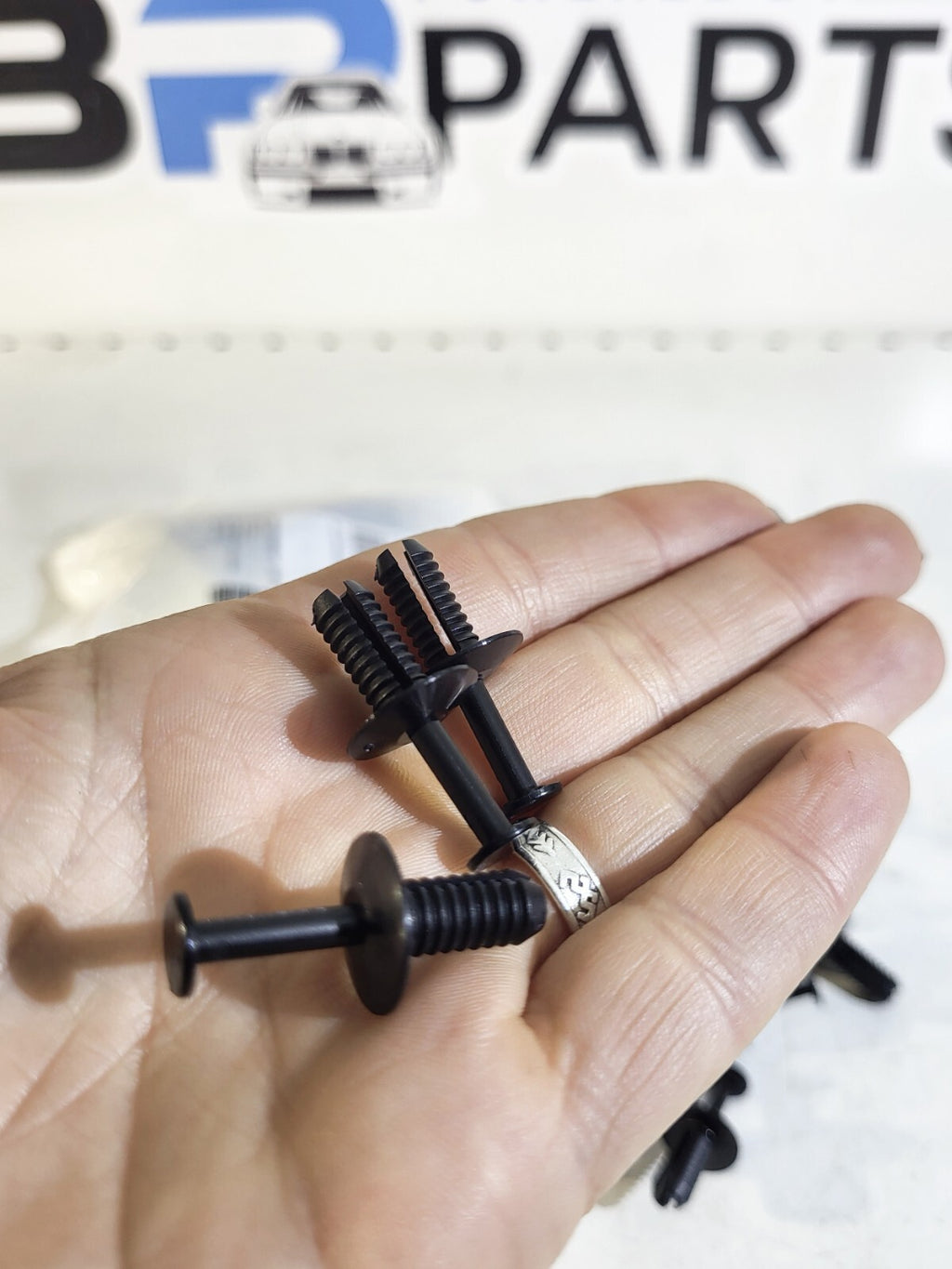 BMW Expanding rivet D = 6MM (not OEM )1psc 51111908077 V20-0731