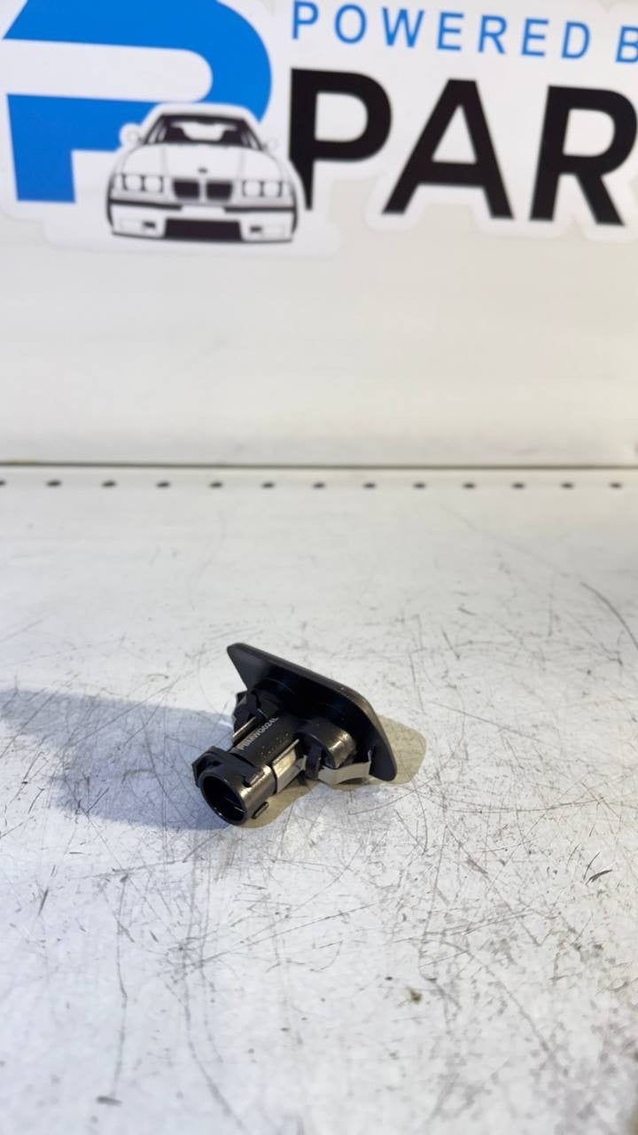 BMW E39 Spray Nozzle Left 61678360661 PBMWG024L
