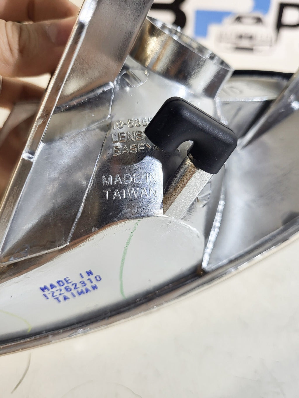 BMW E46 Front white turn indicator left / right 63136902769 63136902770