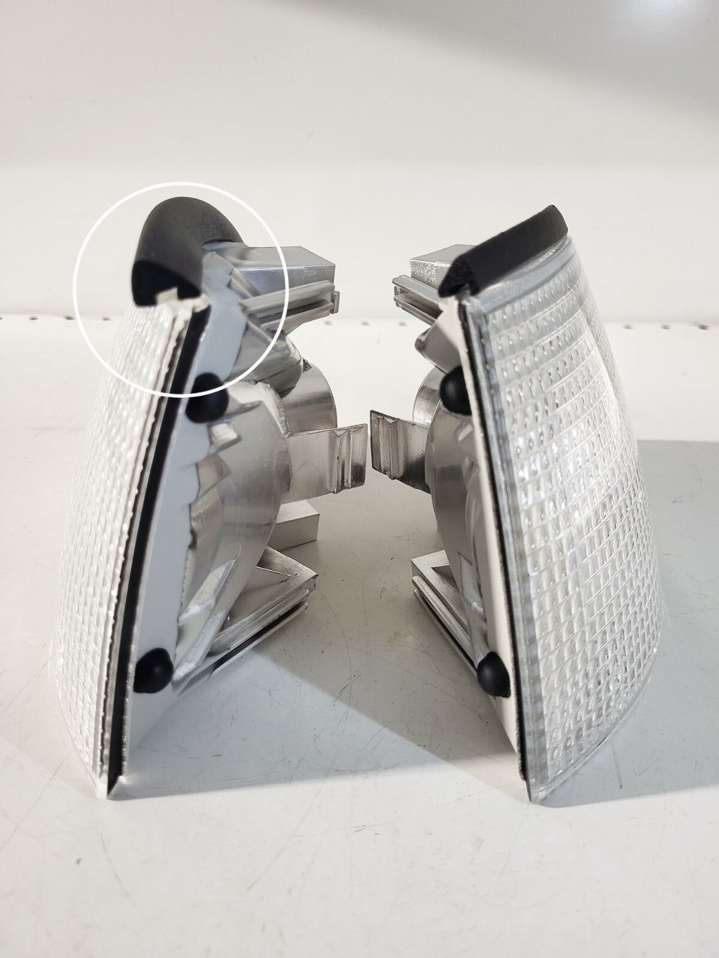 BMW E36 coupe front left, right white turn indicator 82199403093 82199403094