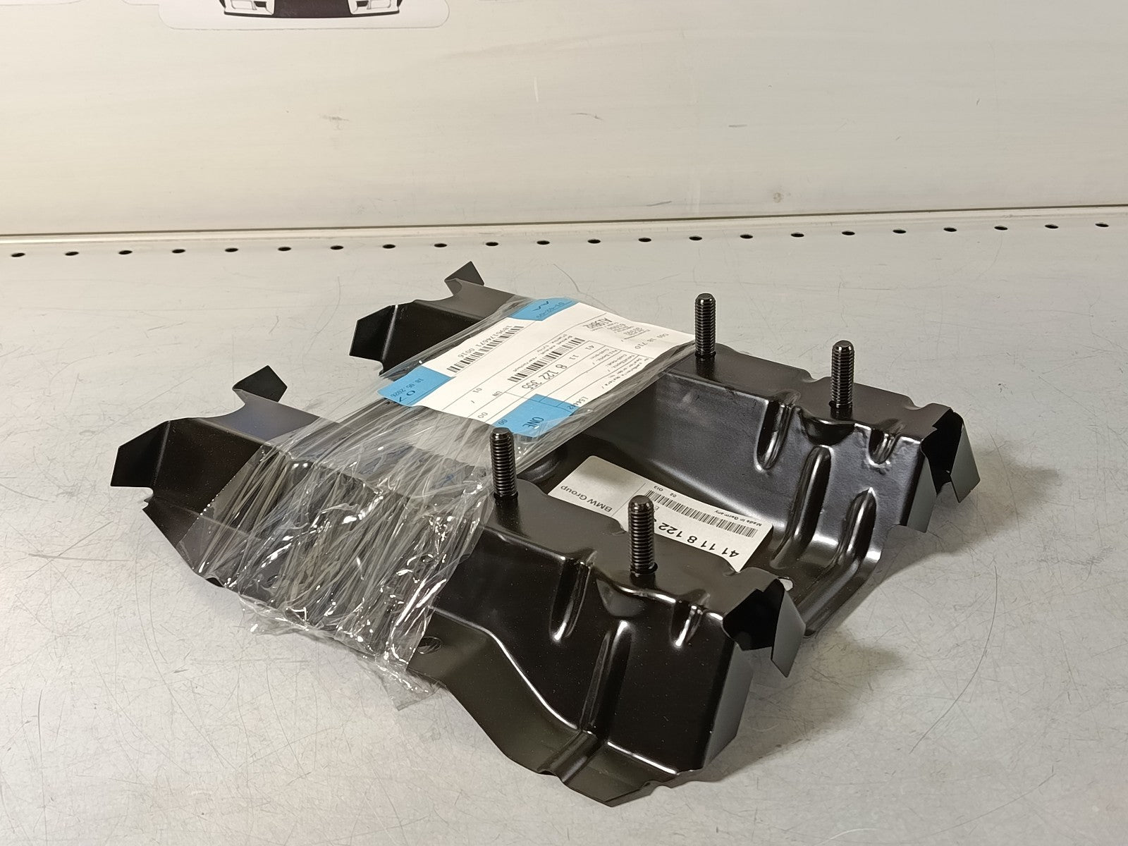 BMW e36 coupe sedan Bracket exhaust, rear 41118122355