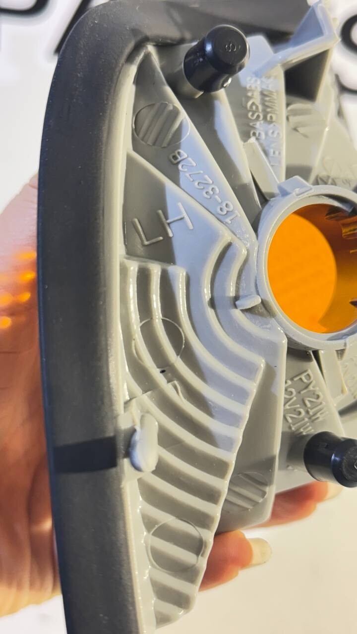 BMW E36 Right/ Left turn indicator 63138353278 63138353279