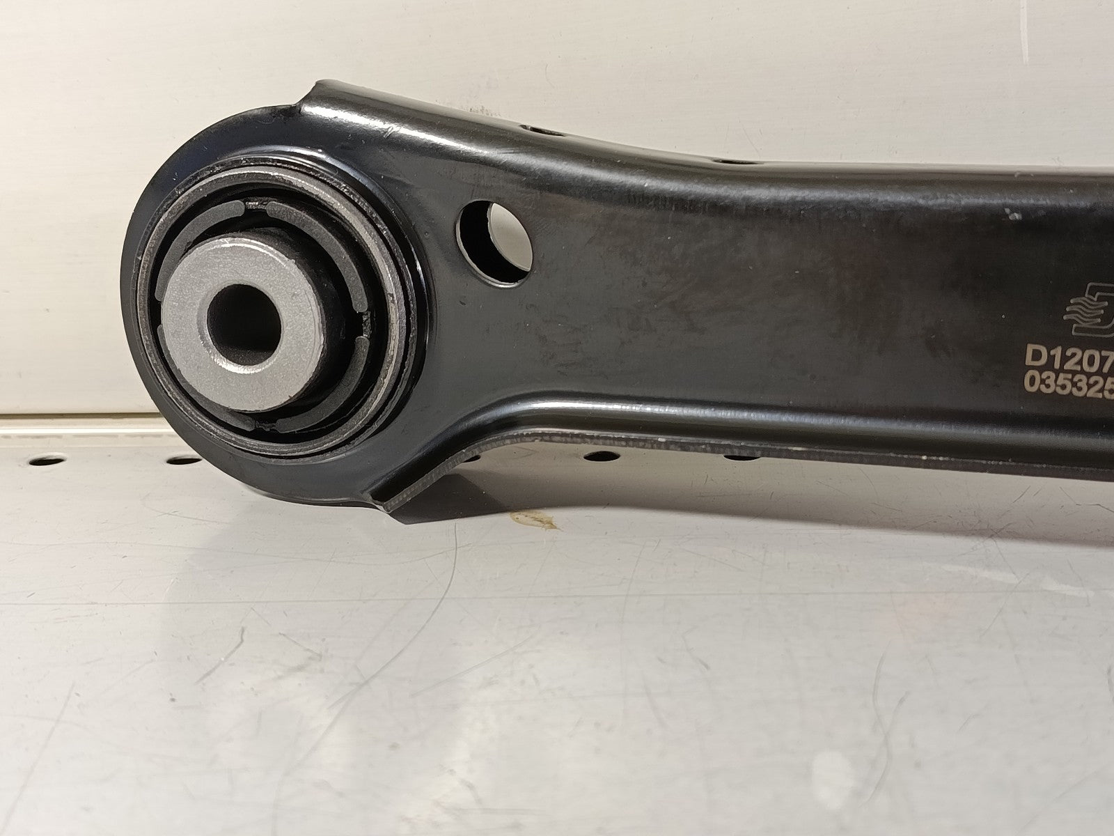BMW e92 325i rear control arm, left right 33322406289 33322406288 DENCKERMANN