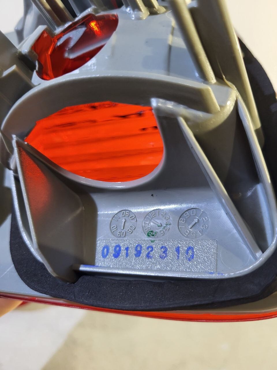 BMW E46 (01-05) Sedan Rear Light, Trunk Lid Set White 63216910537 63216910538