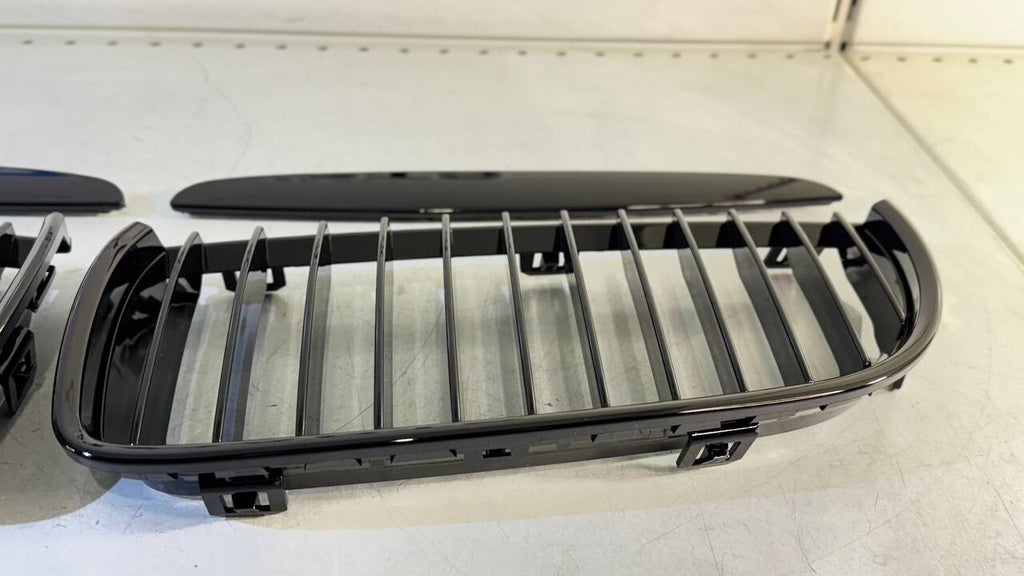 BMW E90 Kidney Set High-Gloss Black NSK90H 51137120009 51137120010