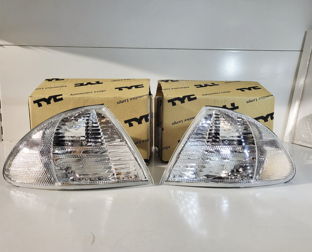 BMW E46 Front white turn indicator left / right 63136902769 63136902770