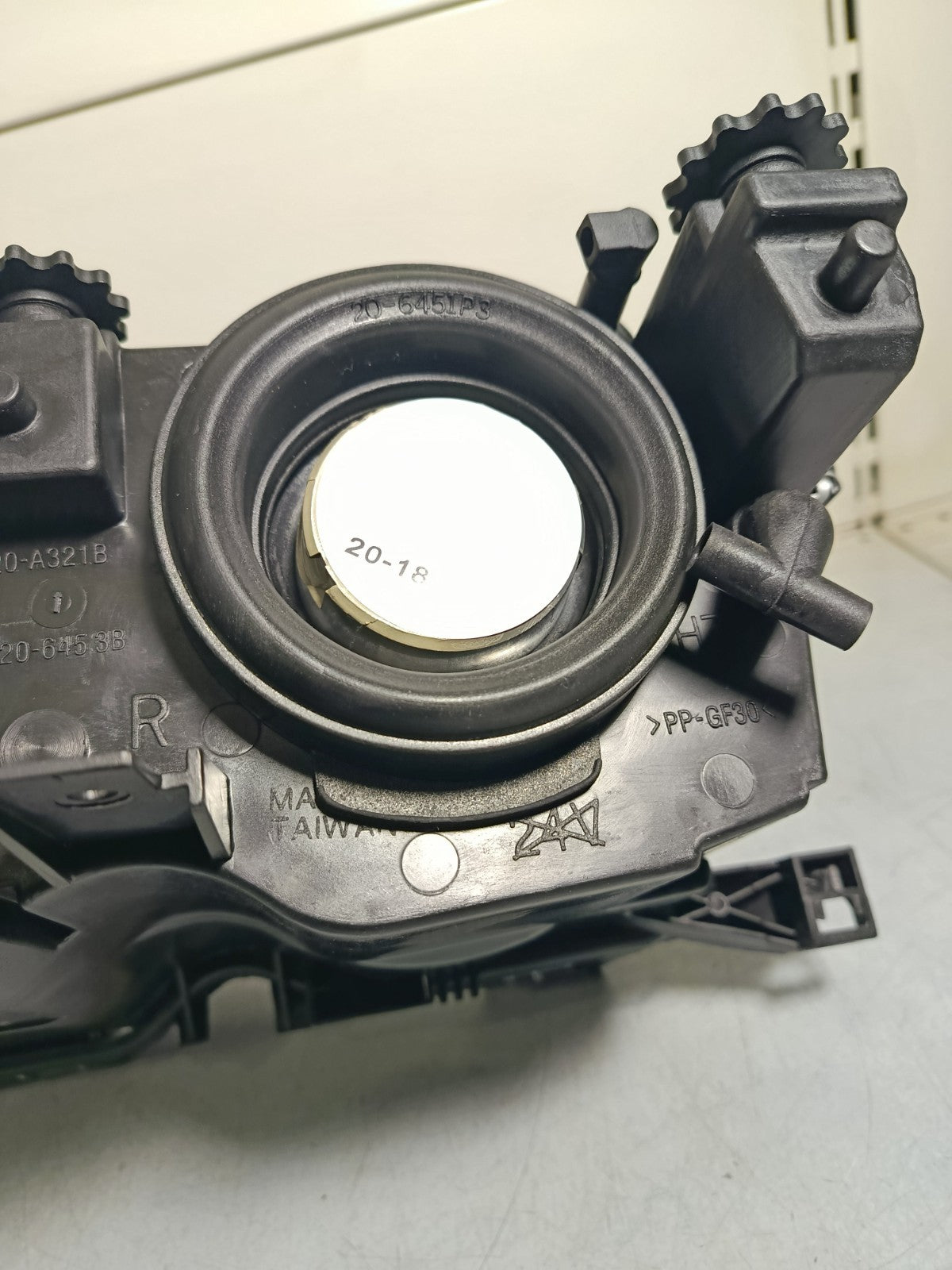 BMW E46 Facelift Headlight Right (TYC) 63127165770 63127165782