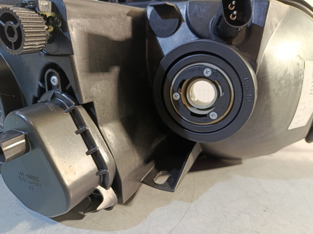 BMW X5 E53 Left Headlight, White Turn Indicator (TYC) 63126930211 ZBM1151CL