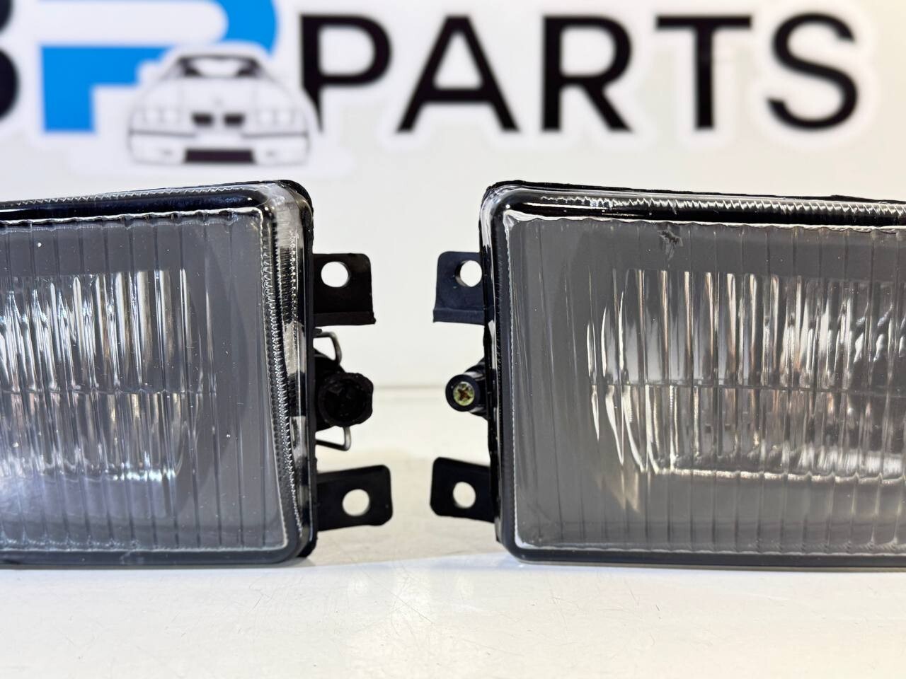 BMW E39 Fog Lights Left+Right 19-5268C1 63178360575 63178360576