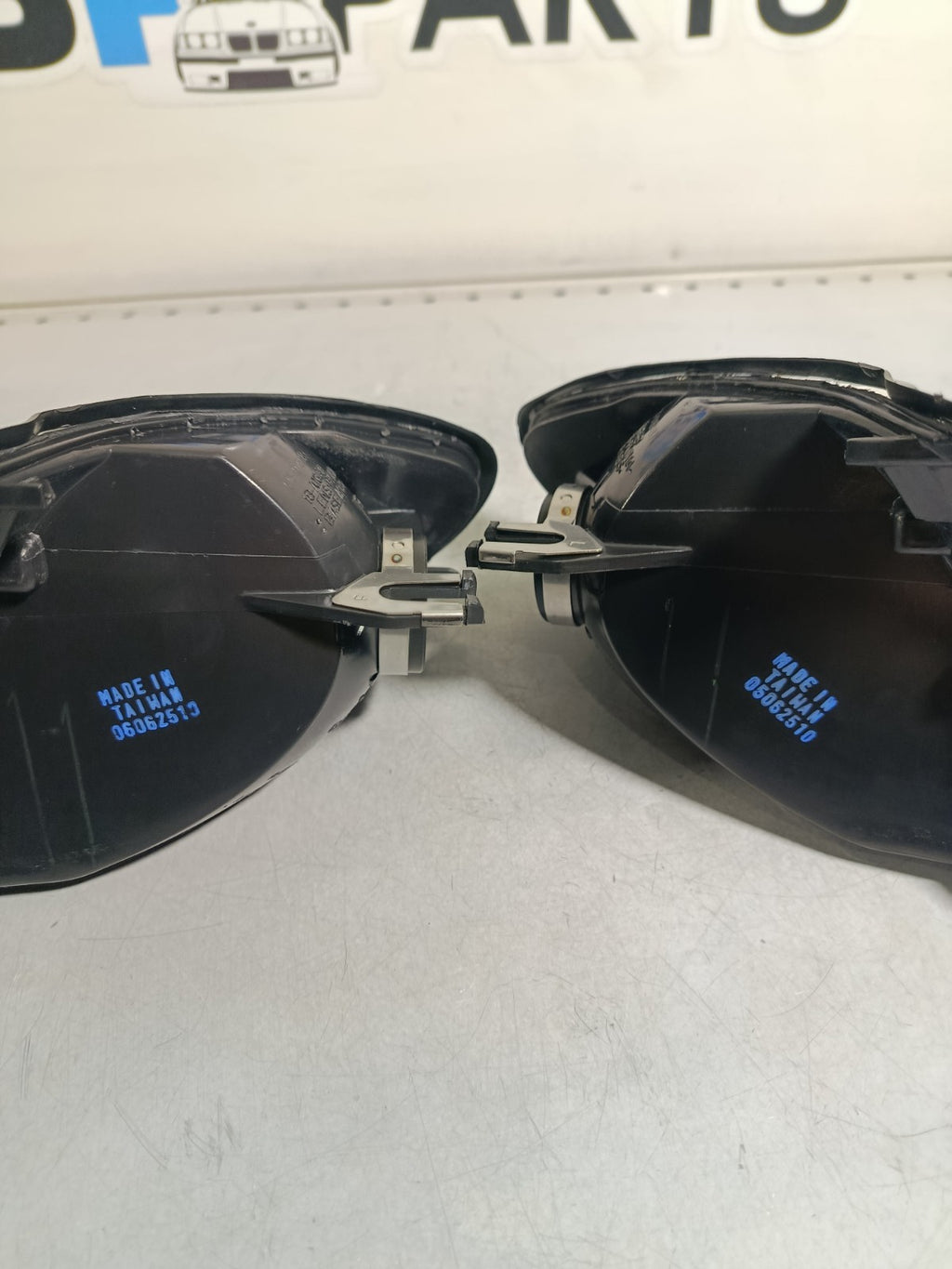 BMW E46 Facelift (TYC) Set Of Turn Indicators 63137165849 63137165850 L+R