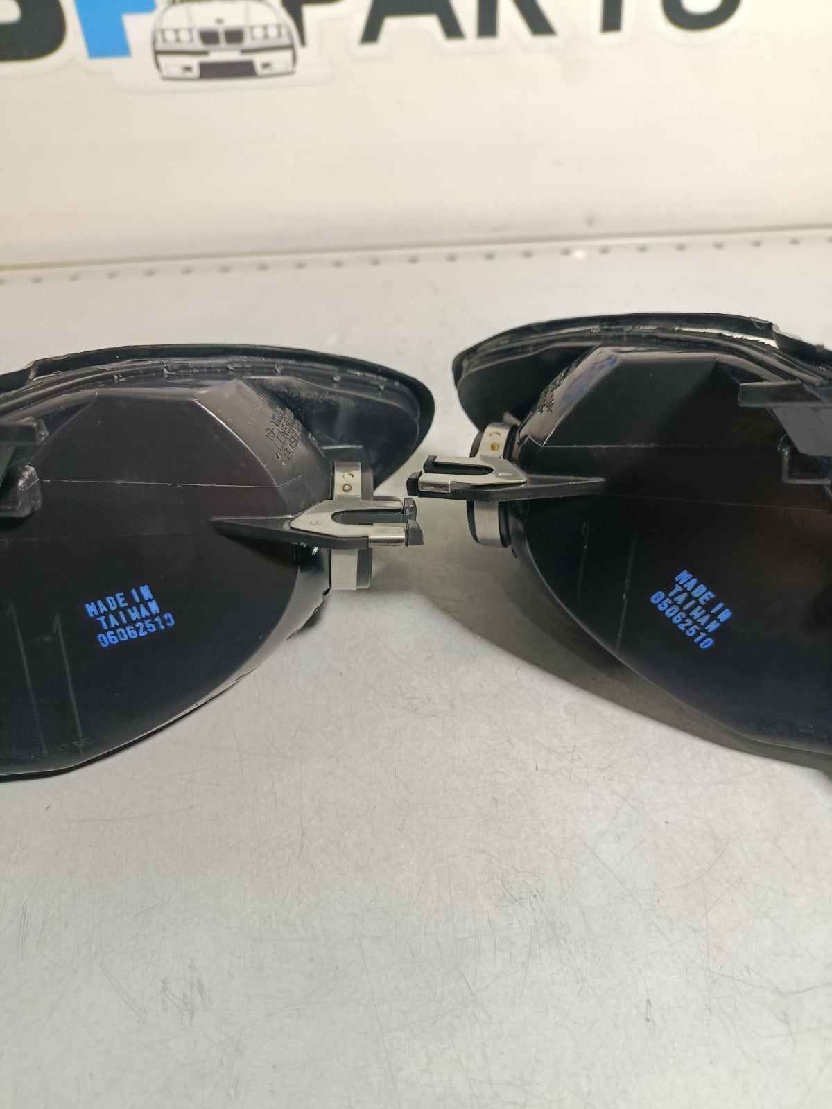 BMW E46 Facelift (TYC) Set Of Turn Indicators 63137165849 63137165850 L+R