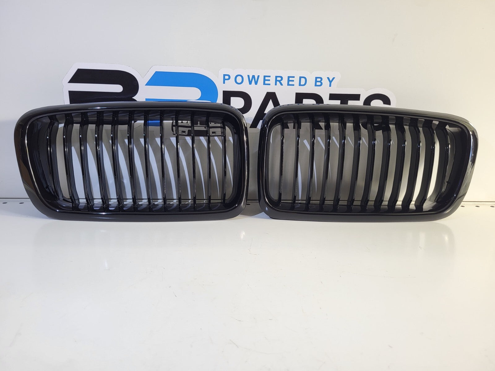 BMW E38 Facelift Grille Left and Right Set Of 2 51138231593, 51138231594