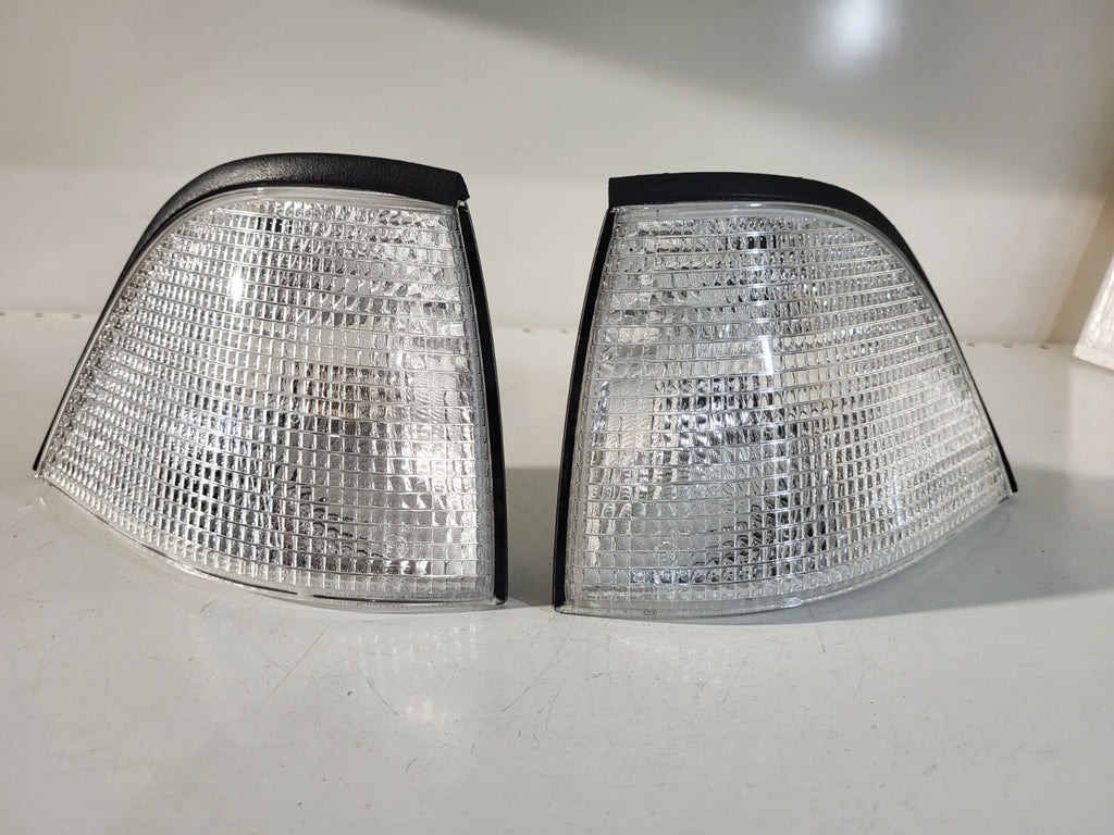 BMW E36 coupe front left, right white turn indicator 82199403093 82199403094