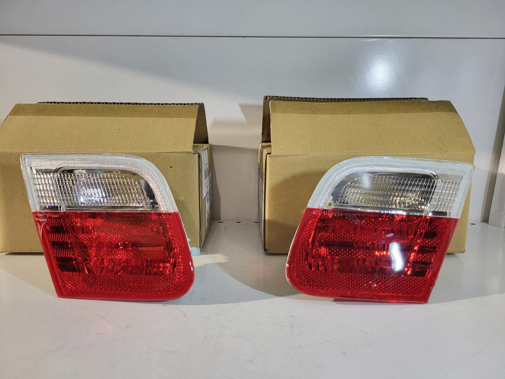 BMW E46 Rear light in trunk lid, right/ left 63218364728 63218364727