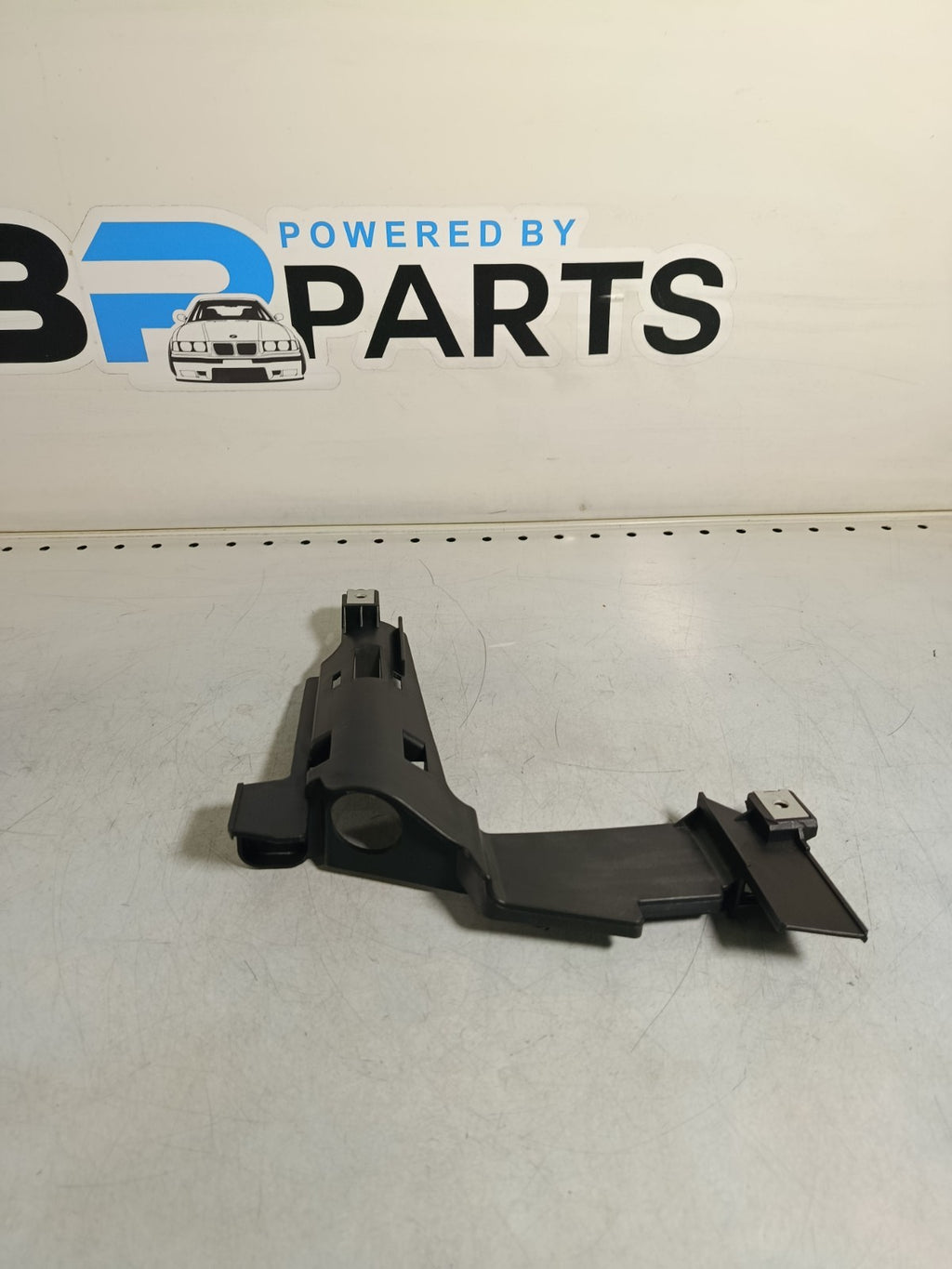 BMW E46 Facelift (TYC) Bracket Headlight Right 63128380188