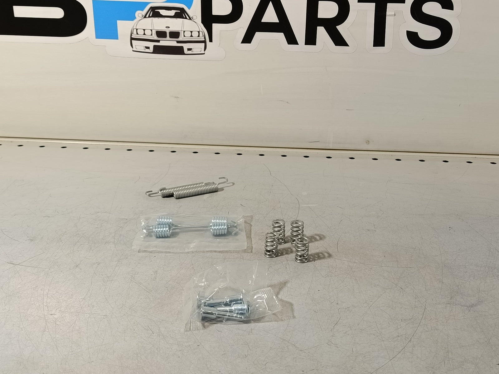 BMW e92 325i Repair kit springs 34410410823 QUICK BRAKE 105-0801