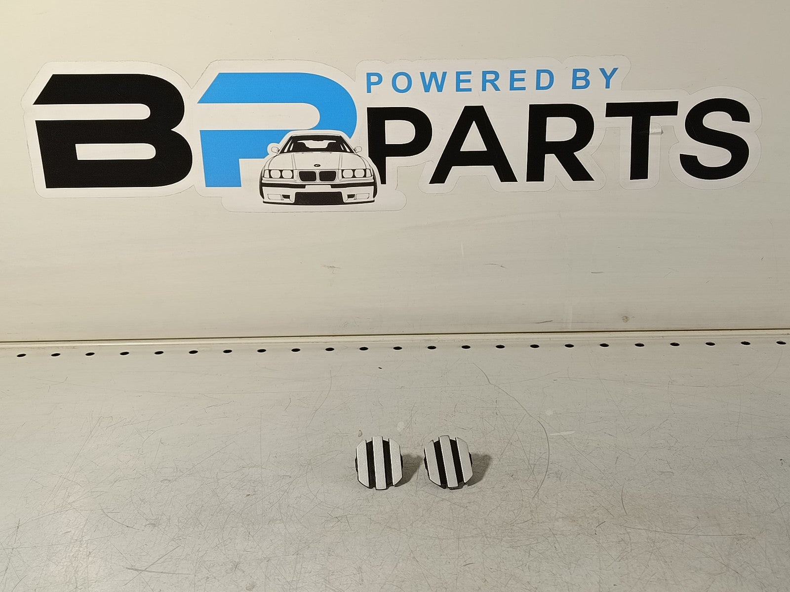 2PC BMW E34 E39 E46 E36 E60 E38 Cap 11121726089