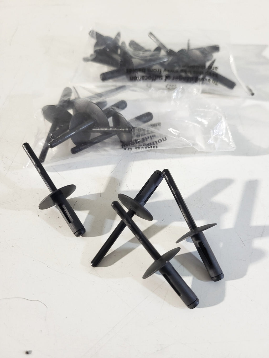 BMW Expanding rivet 51717002953 1pcs