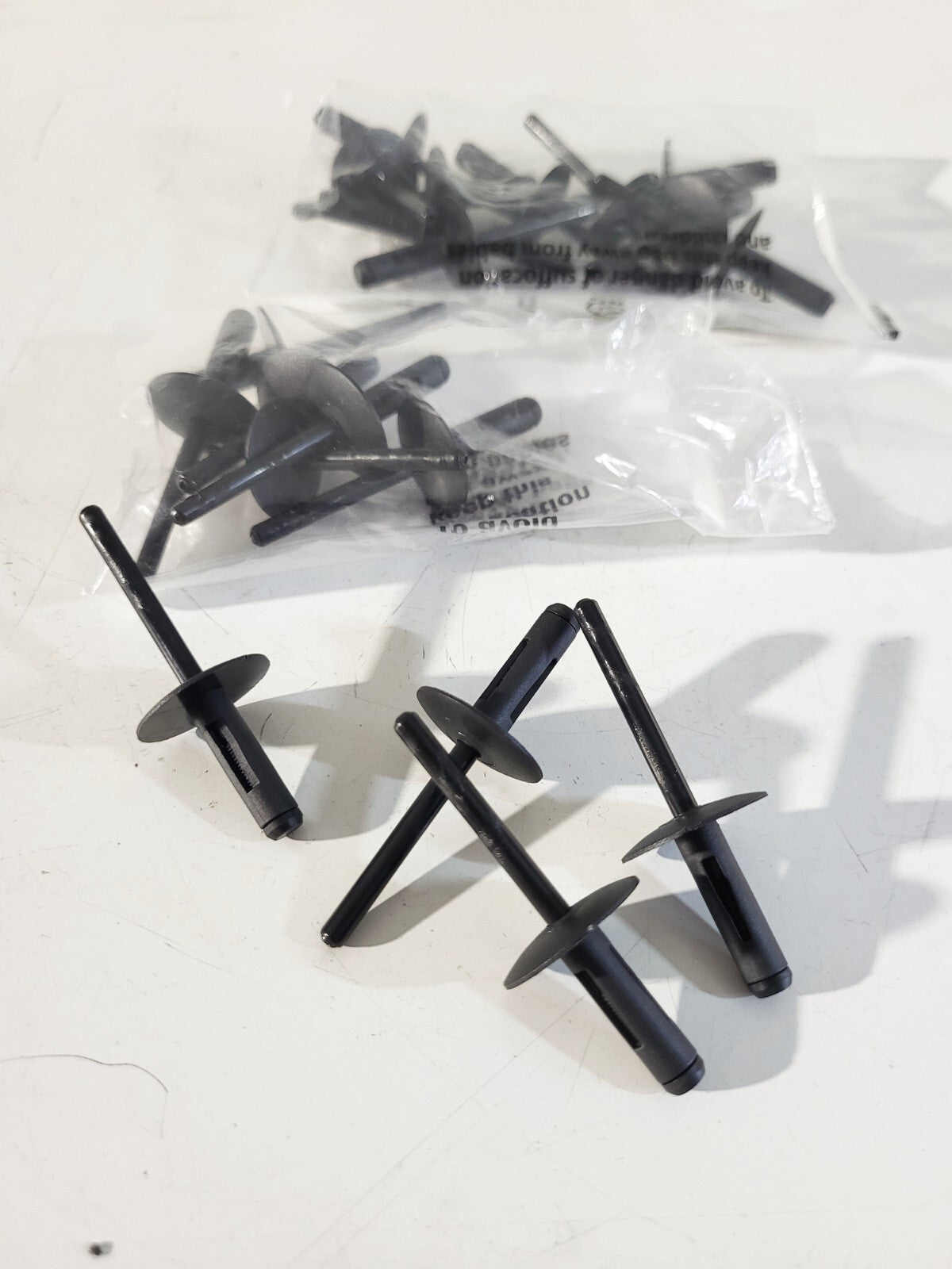 BMW Expanding rivet 51717002953 1pcs