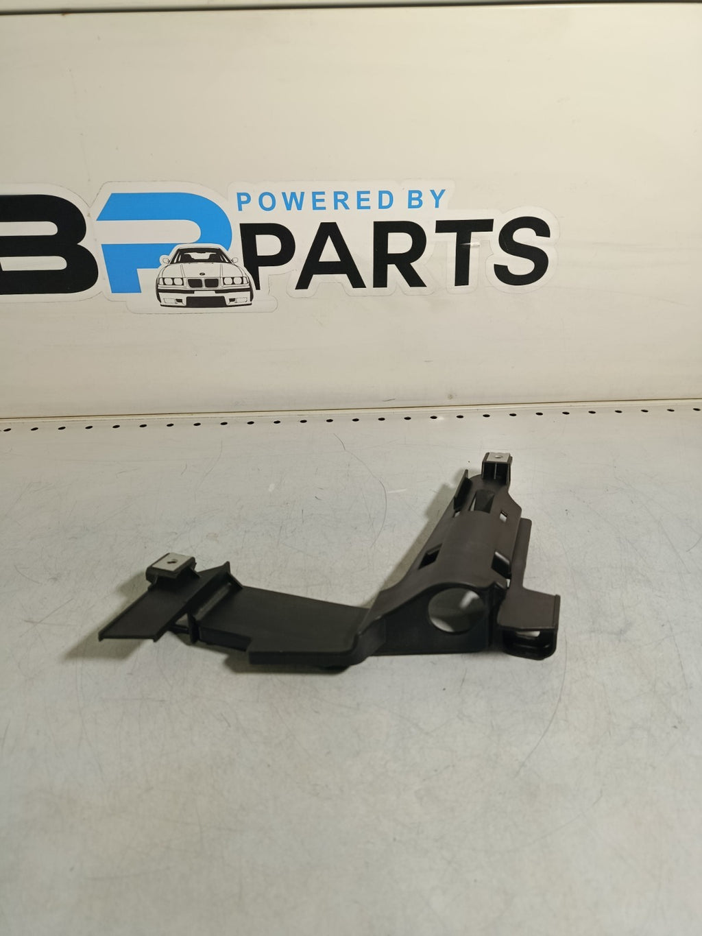 BMW E46 Facelift (TYC) Bracket Headlight Left 63128380187