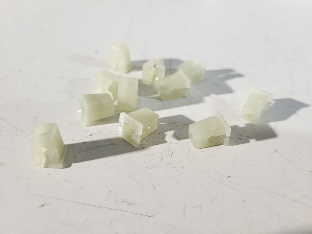 BMW E81 E87 E82 E30 E36 E46 E90 E91 Expanding nut 1psc 63121374075