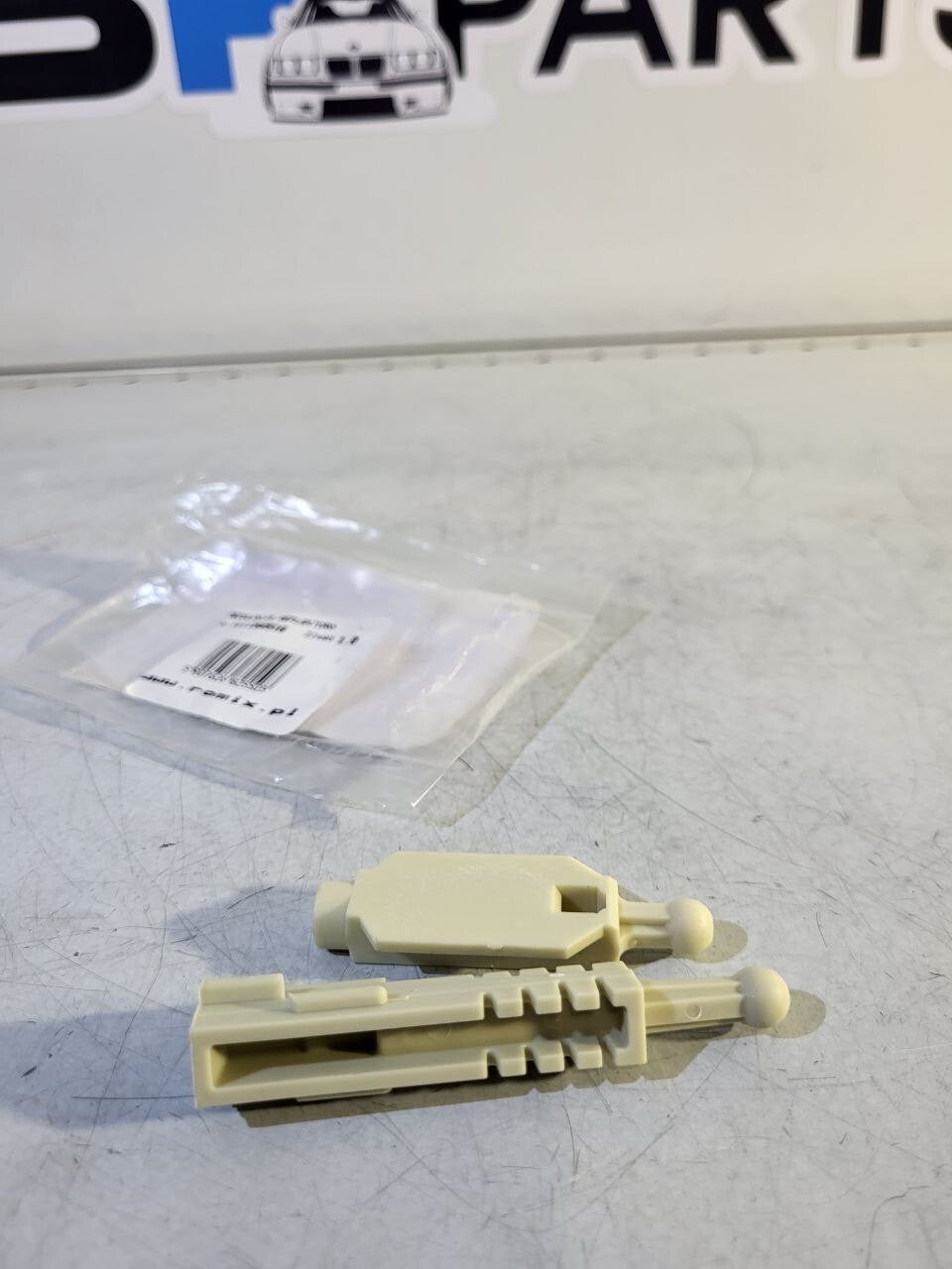 BMW E39 Pre-Facelift Headlight Adjusting element ROMIX 63120027924