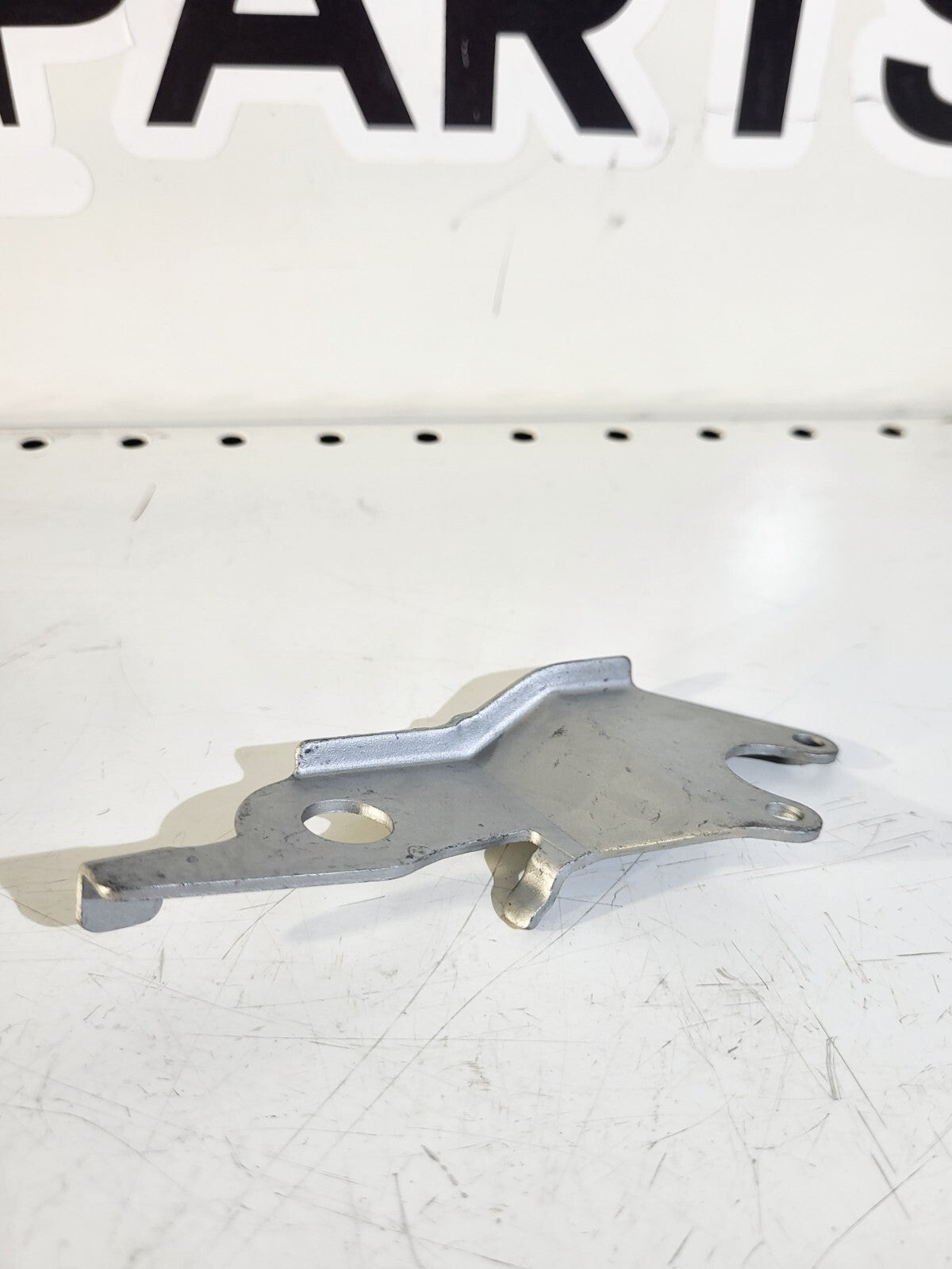 BMW E39 Right ride height sensor bracket 31121093702