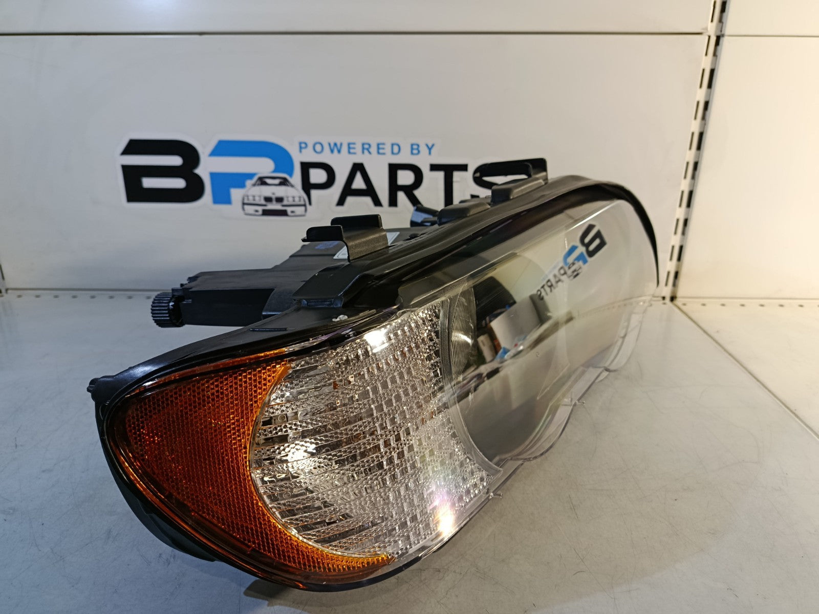 BMW X5 E53 Right Headlight, White Turn Indicator (TYC) 63126930212 ZBM1151CR