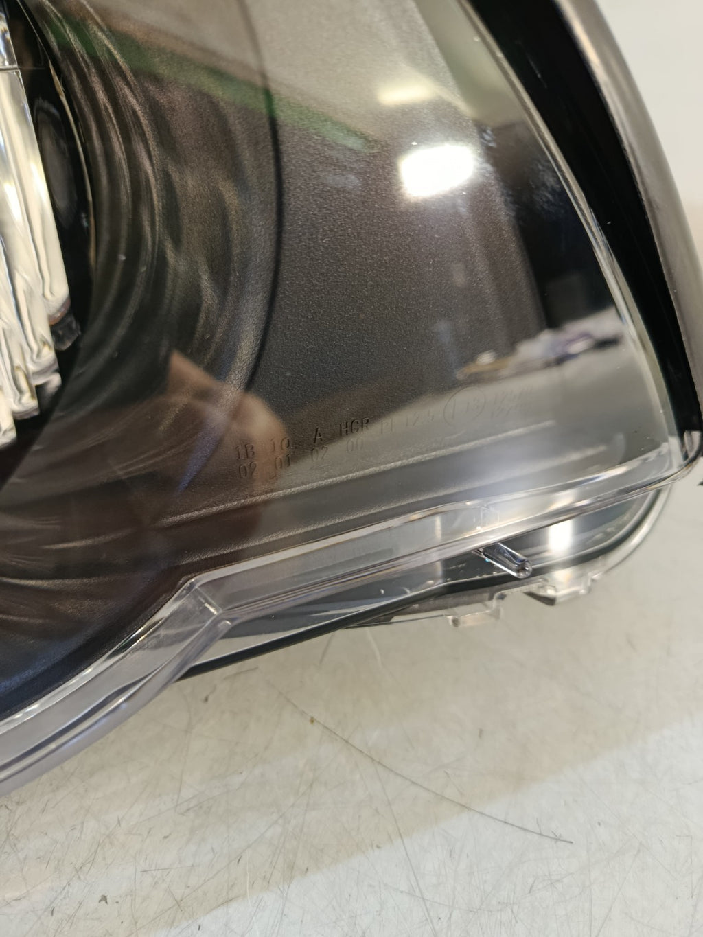 BMW X5 E53 Right Headlight, White Turn Indicator (TYC) 63126930212 ZBM1151CR