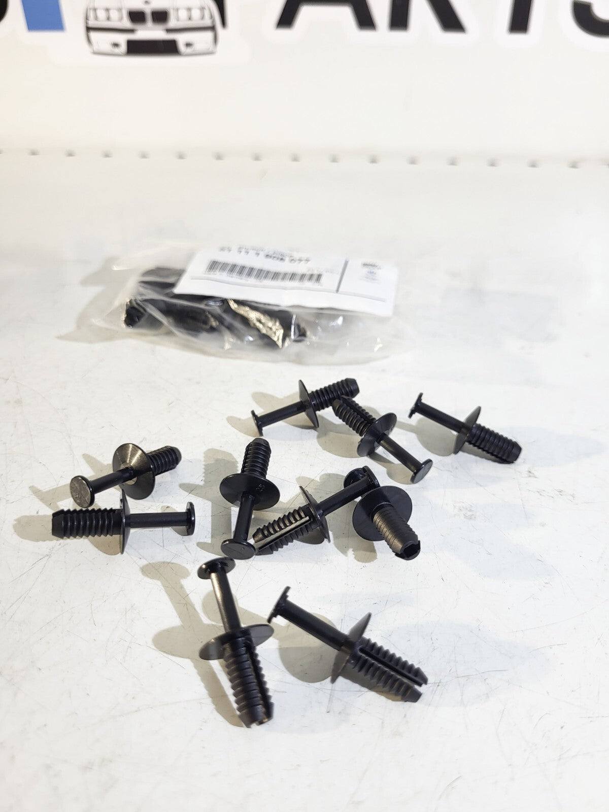 BMW Expanding rivet D = 6MM 1psc 51111908077