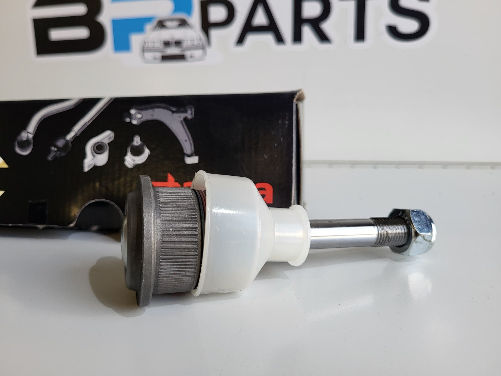 E36 middle ball joint for left and right wishbone 1PC 31126758513, 31126758514