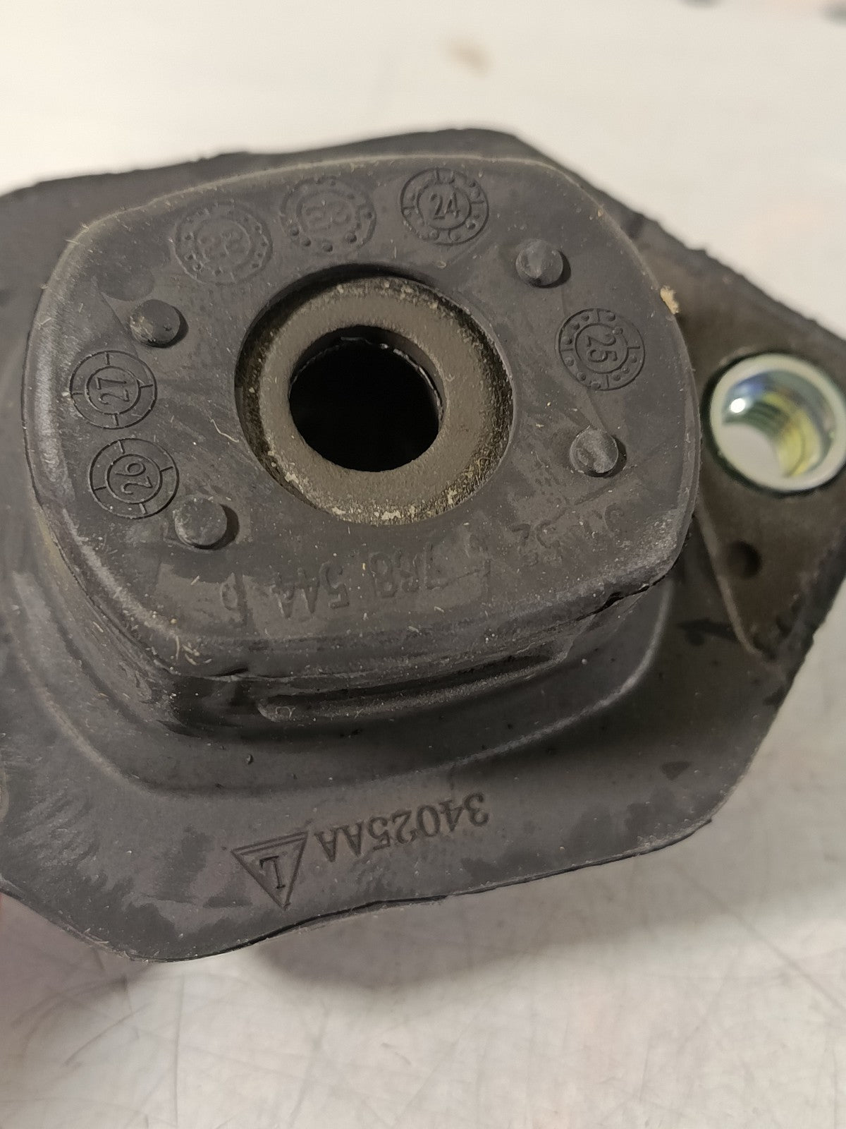 BMW e92 325i Rubber mount, shock absorber 33526772811 LEMFÖRDER 35398 01