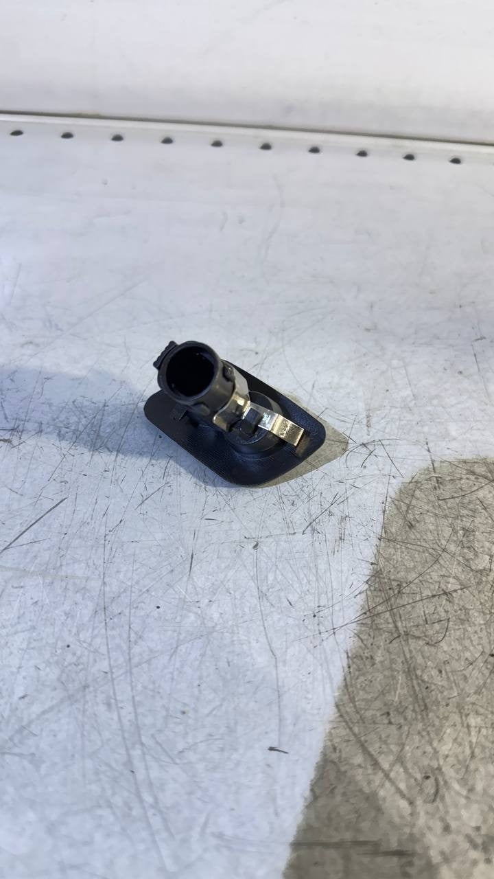 BMW E39 Spray Nozzle Right 61678360662 PBMWG024R