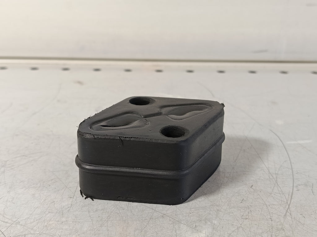 BMW e92 325i exhaust Rubber Mounting 18208570671 FA1 103-744