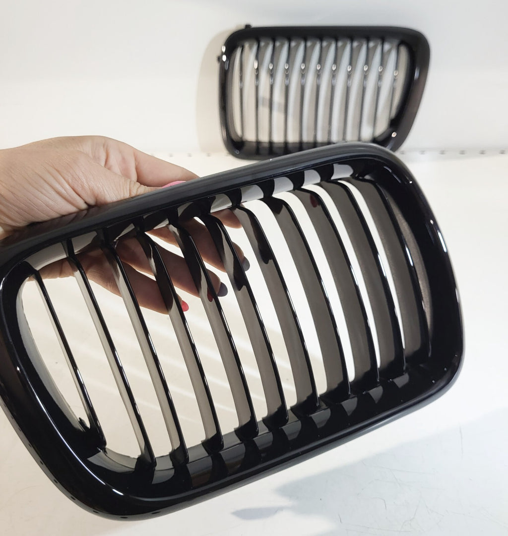 BMW E36 face-lift grille, gloss black right 51138195152 left 51138195151 not oem