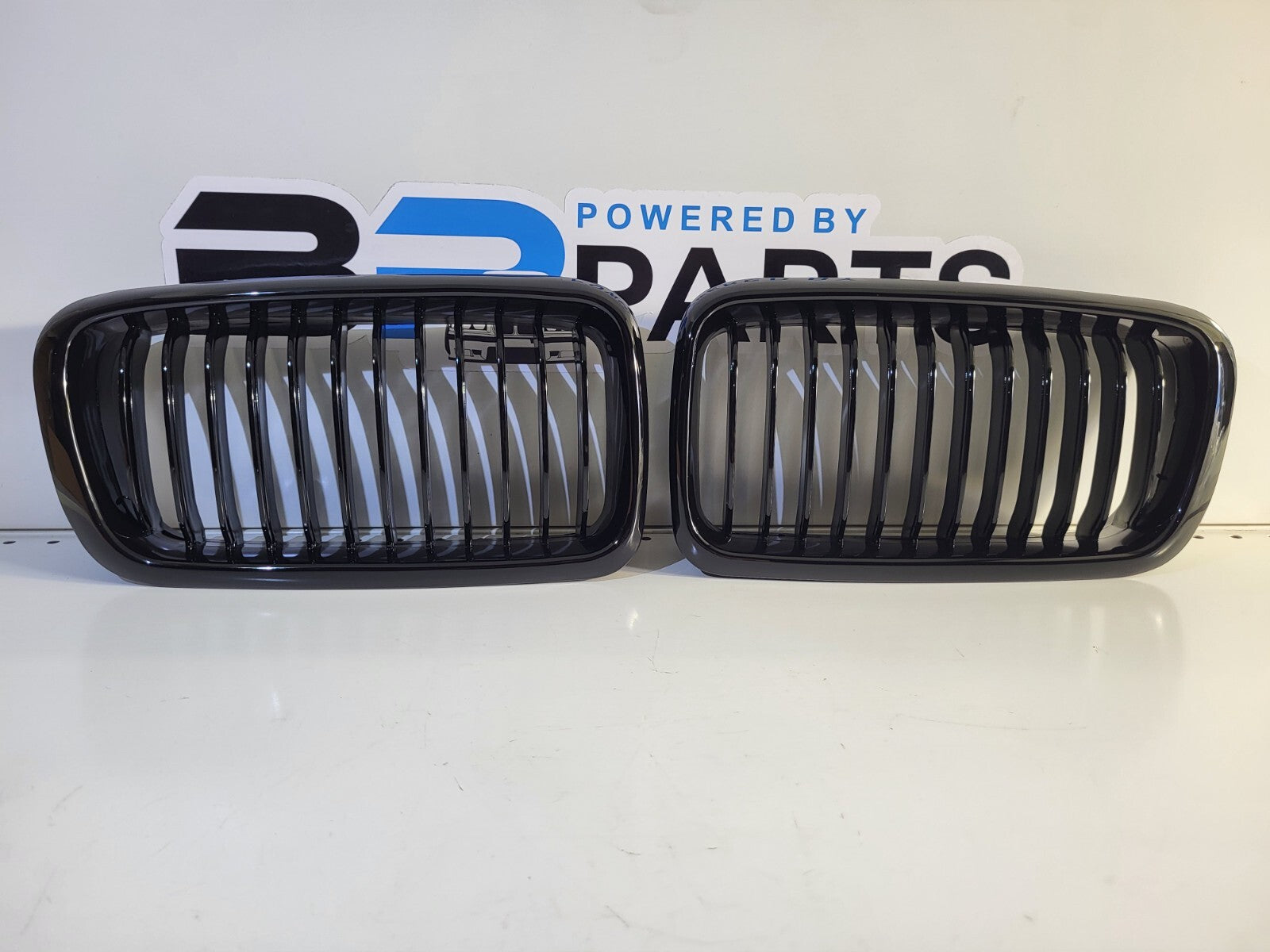BMW E38 Facelift Grille Left and Right Set Of 2 51138231593, 51138231594