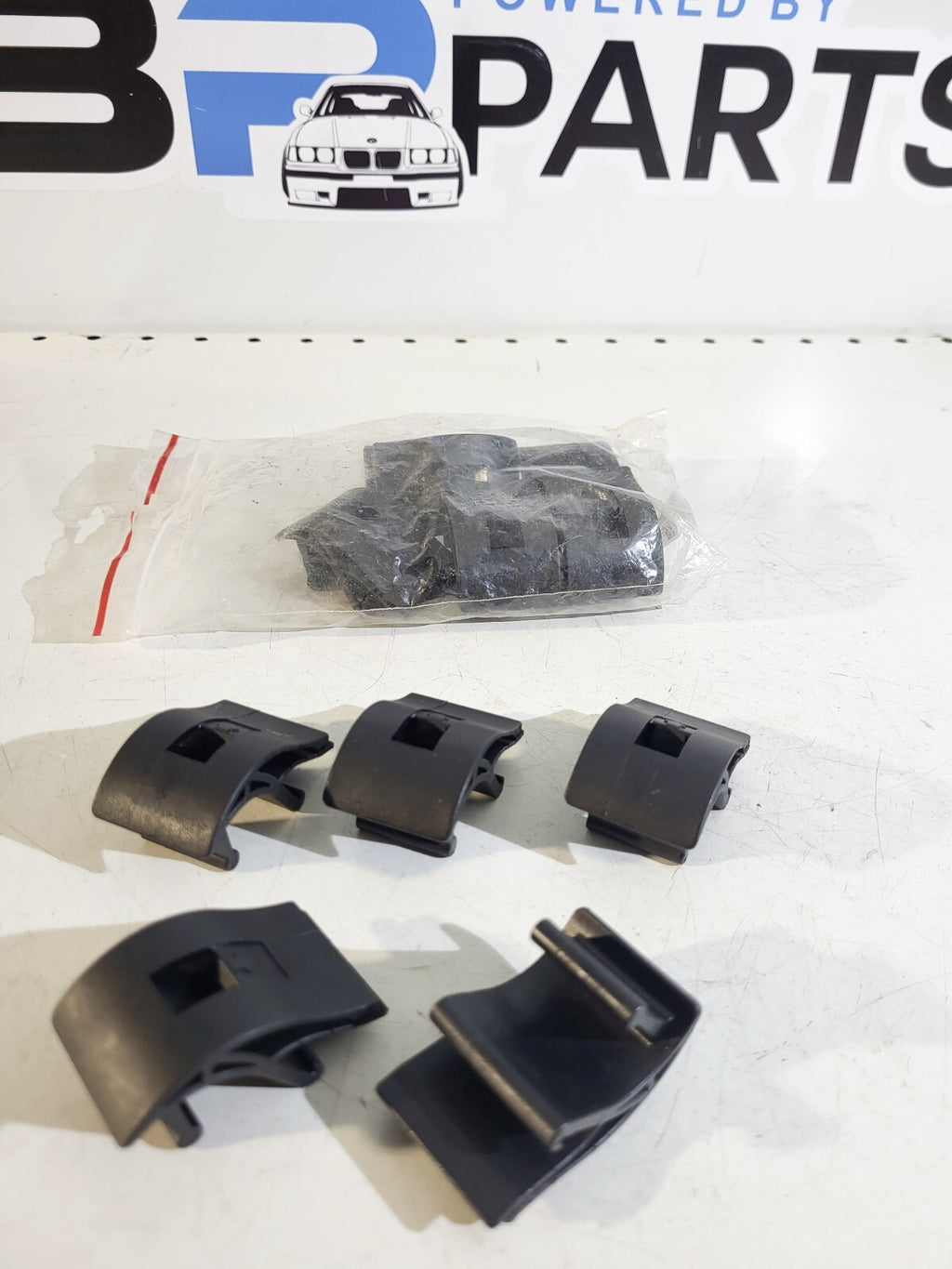 BMW E34 E32 radiator bracket upper 17111712660 1psc