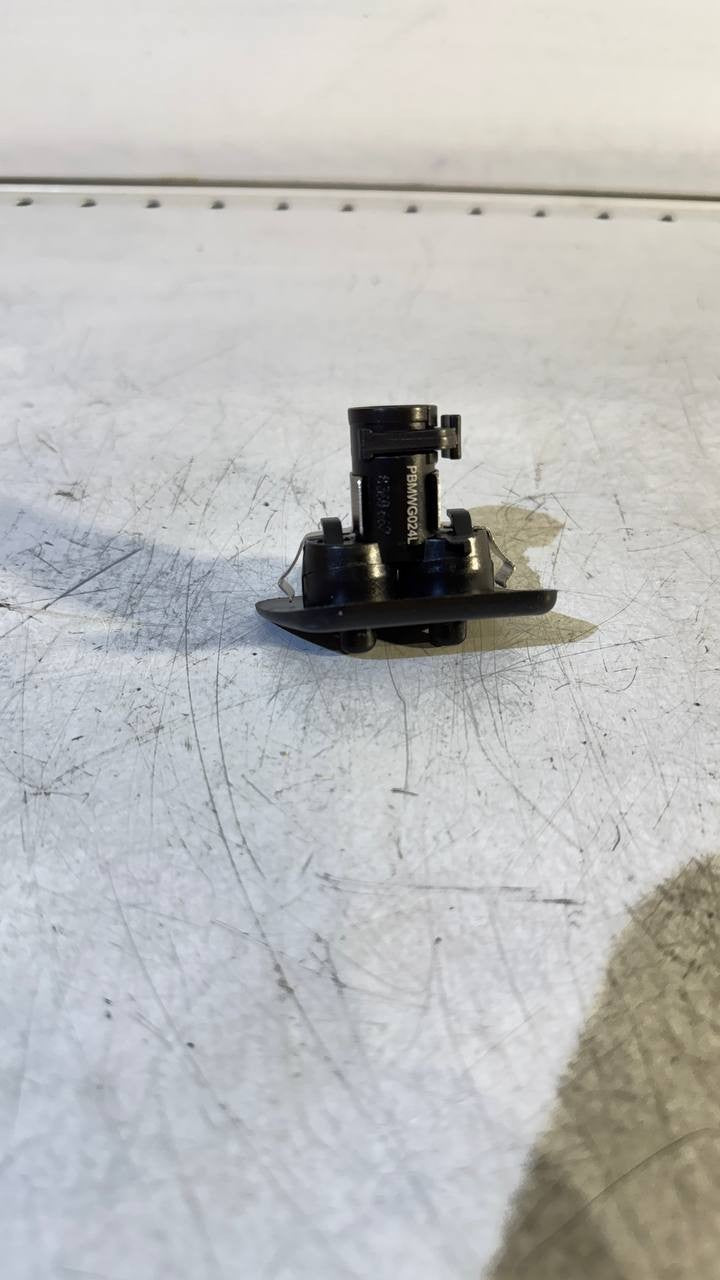 BMW E39 Spray Nozzle Left 61678360661 PBMWG024L
