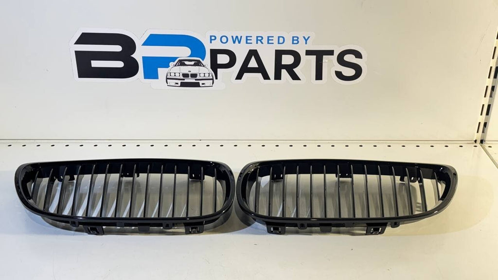 BMW E93 Kidney set Gloss BLACK left, right 51137157277 51137157278