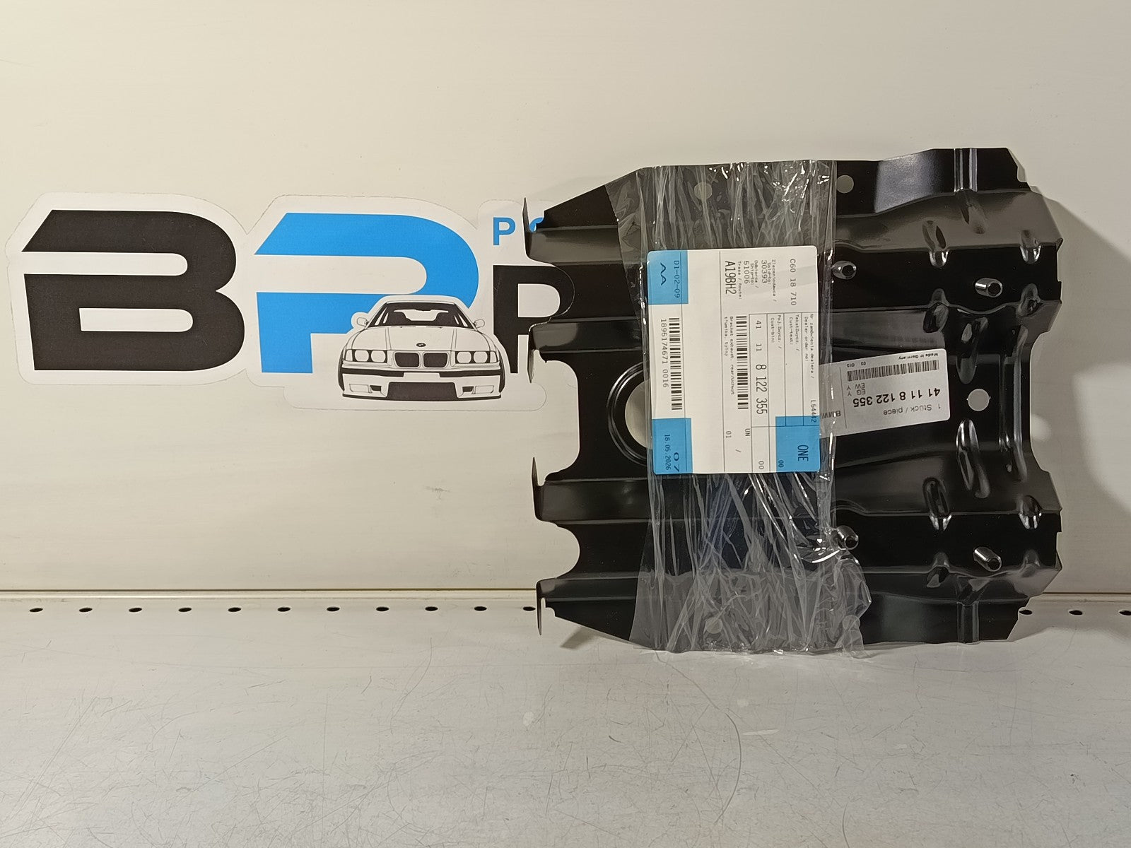 BMW e36 coupe sedan Bracket exhaust, rear 41118122355