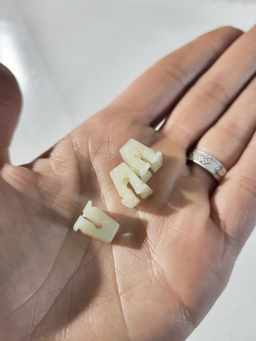 BMW E81 E87 E82 E30 E36 E46 E90 E91 Expanding nut 1psc 63121374075