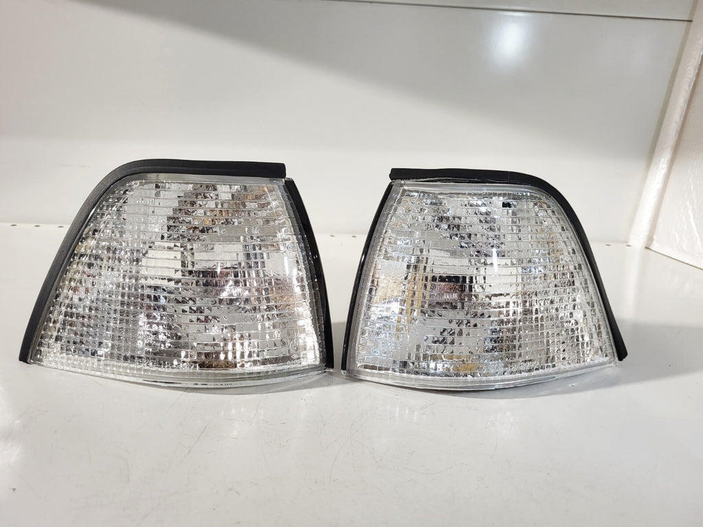 BMW E36 Front left/ right white turn indicator 82199403095 82199403096
