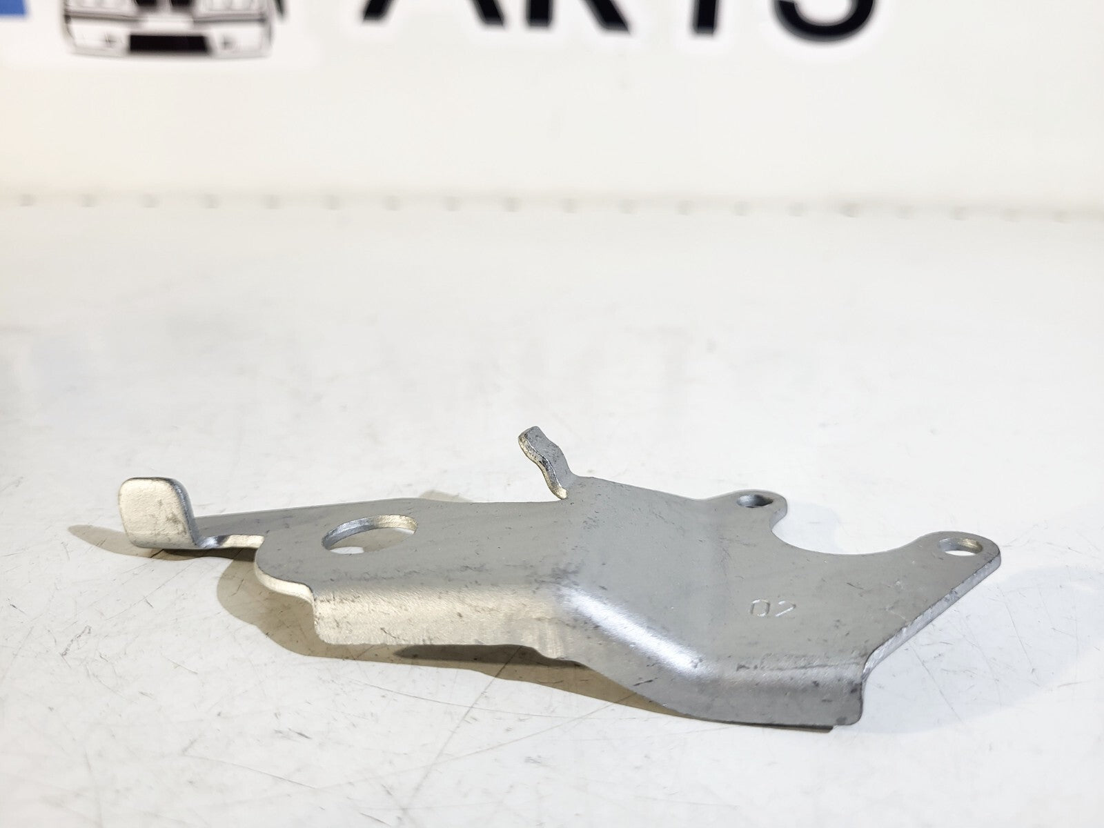 BMW E39 Right ride height sensor bracket 31121093702